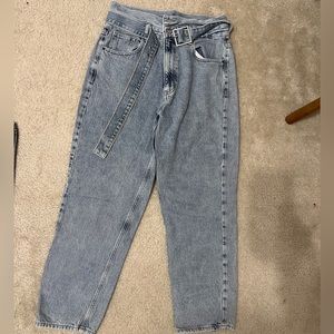 Pacsun light wash jeans with super cute built in belt! Size 29!!